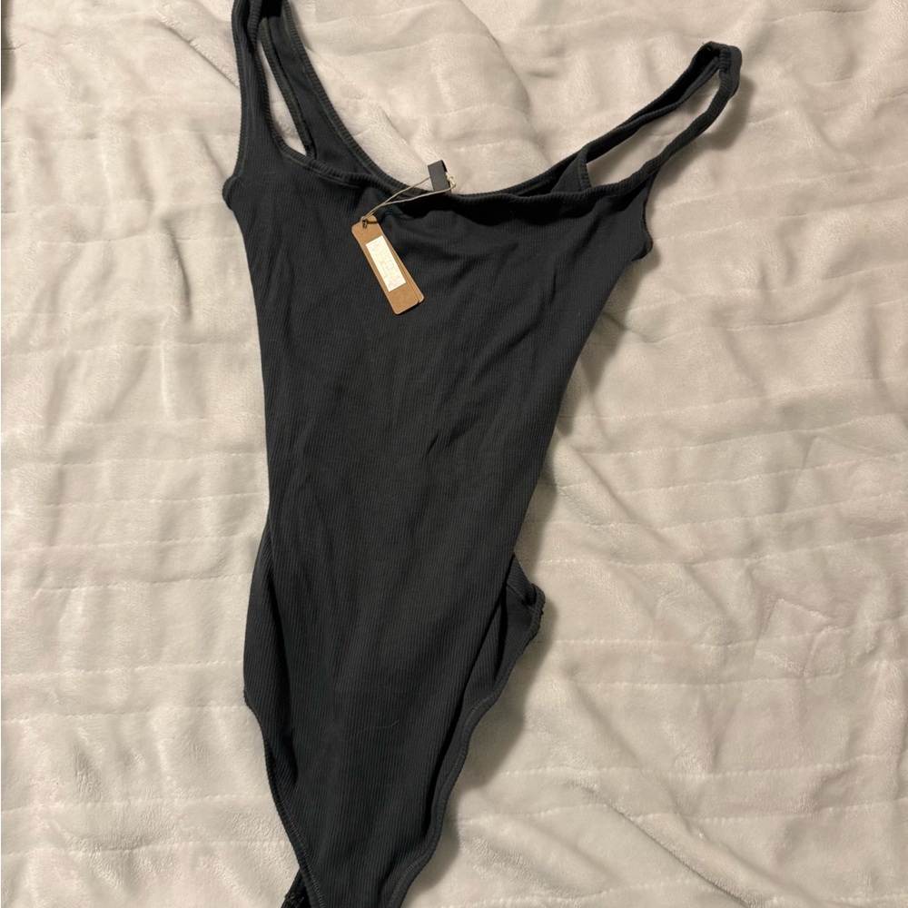 SKIMS Women's Bodysuit NWT. Sage Green Color